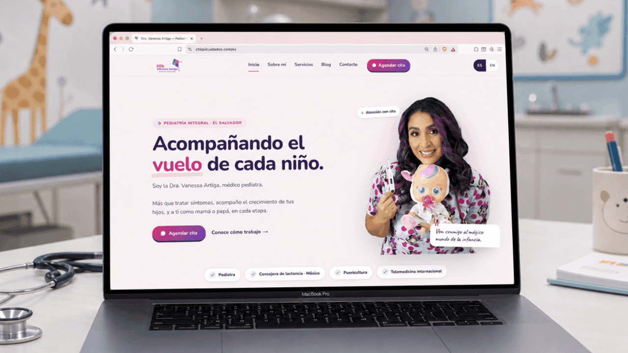The chiquicuidados.com home page open on a laptop screen.